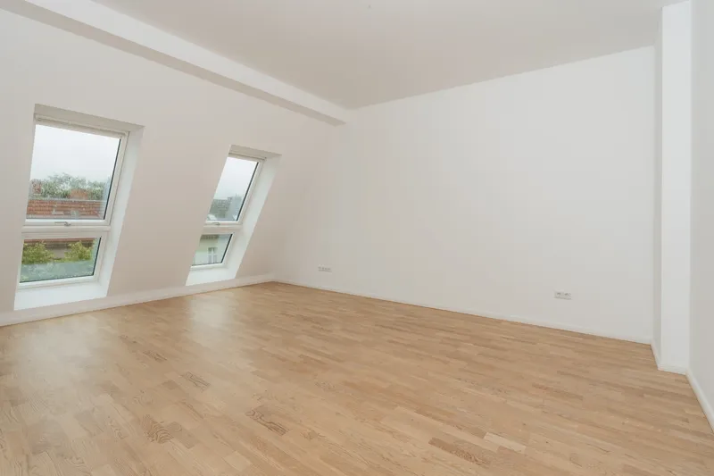 Exklusiver 3,5-Zimmer-Erstbezug im Dachgeschoss mit Terrasse & Klimaanlage am Herrfurthplatz — photo 1